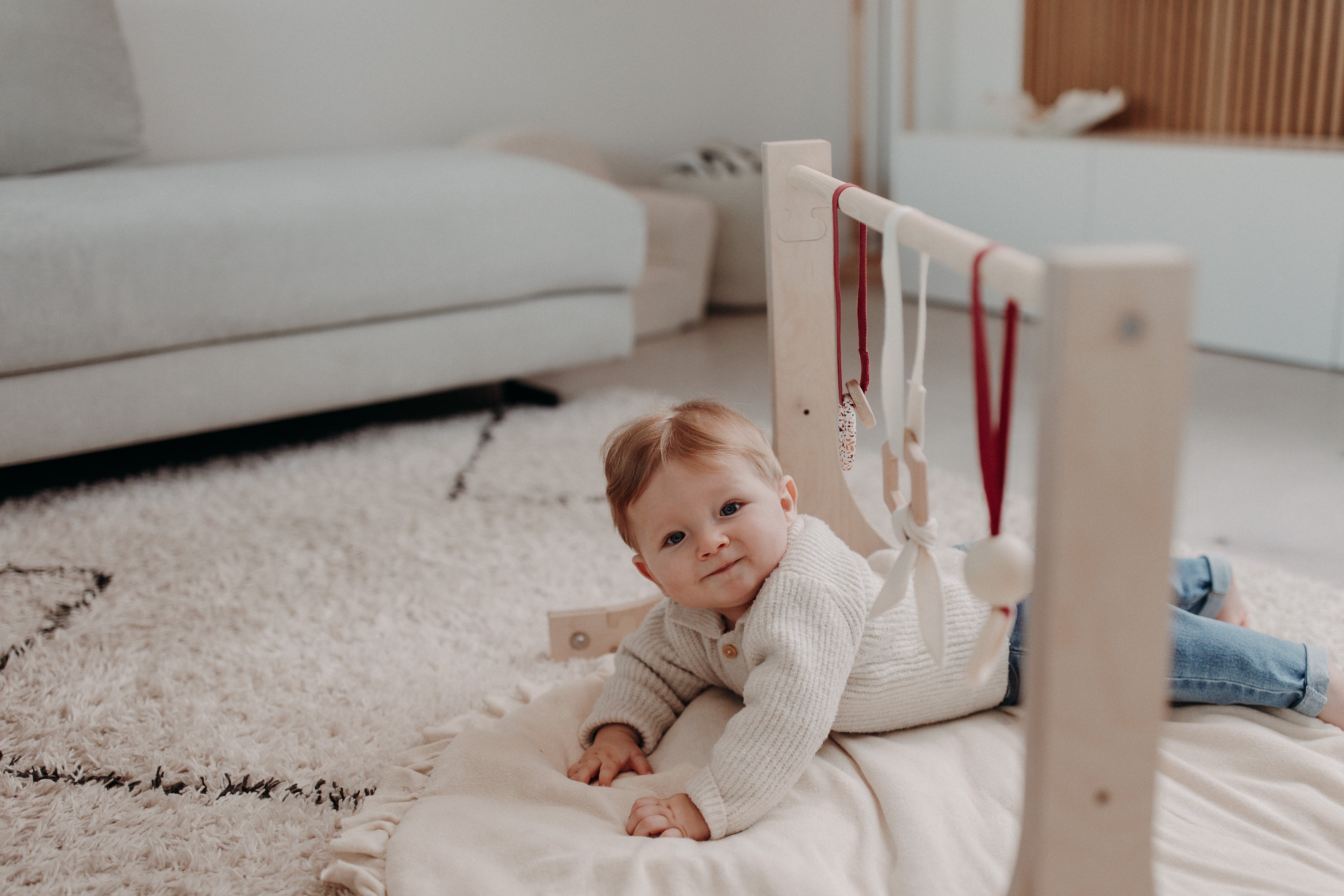 Comment bien positionner l’arche d’éveil? Le détail qui change tout pour le développement de bébé